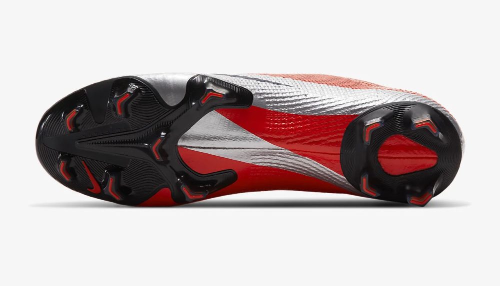 giày đinh lưỡi dao