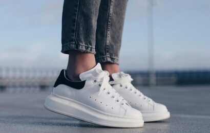Cách chọn giày Alexander McQueen đẹp, chất và “chất lừ”